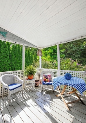 Terrace/patio - Lovely 4-bedroom house with pool in charming Falmouth, Cape Cod (Falmouth)