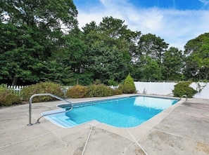 Pool - Lovely 4-bedroom house with pool in charming Falmouth, Cape Cod (Falmouth)