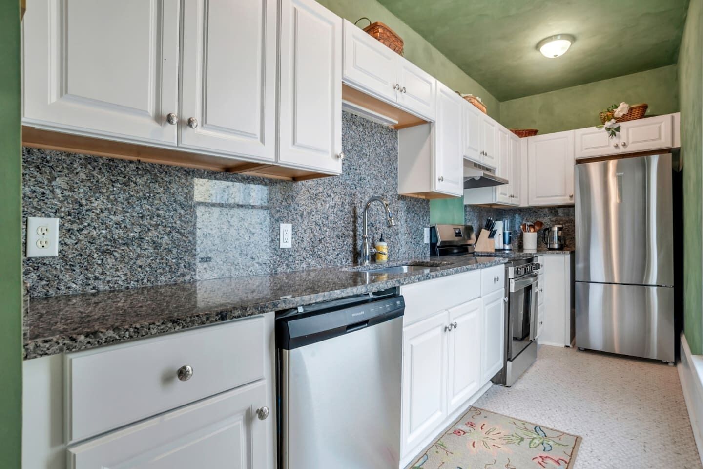 冰箱、微波炉、烤箱、炉灶