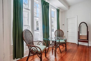 Interior - Victorian Garden Studio, Steps from Forsyth (Savannah)