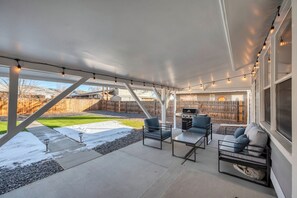 Terrace/patio - Serene 2-bedroom house with AC in vibrant Denver (Denver)