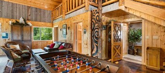 Amore Del Lago | Pet Friendly, Hot Tub, Fire Pit, Games, Sleeps 24!