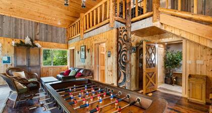 Amore Del Lago | Pet Friendly, Hot Tub, Fire Pit, Games, Sleeps 24!