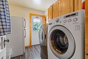 Interior - Amore Del Lago | Pet Friendly, Hot Tub, Sleeps 24! (Bern)