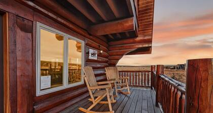 Buckskin Flats | Sleeps 18! By the Lake! Boat Ramp, Hot Tub, & AC!