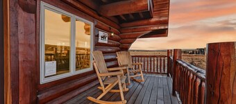 Buckskin Flats | By the Lake! Boat Ramp, Hot Tub, AC & Sleeps 18!