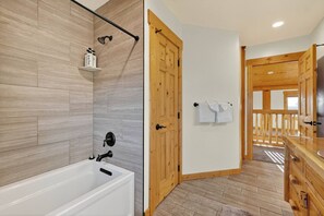 Towels - Buckskin Flats | By the Lake! Boat Ramp, Hot Tub, AC & Sleeps 18! (Island Park)