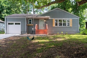 Exterior - Home in Overland Park (Overland Park)