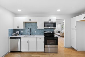 Private kitchen - Home in Overland Park (Overland Park)