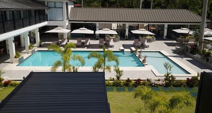 The Garden Hotel Mandeville