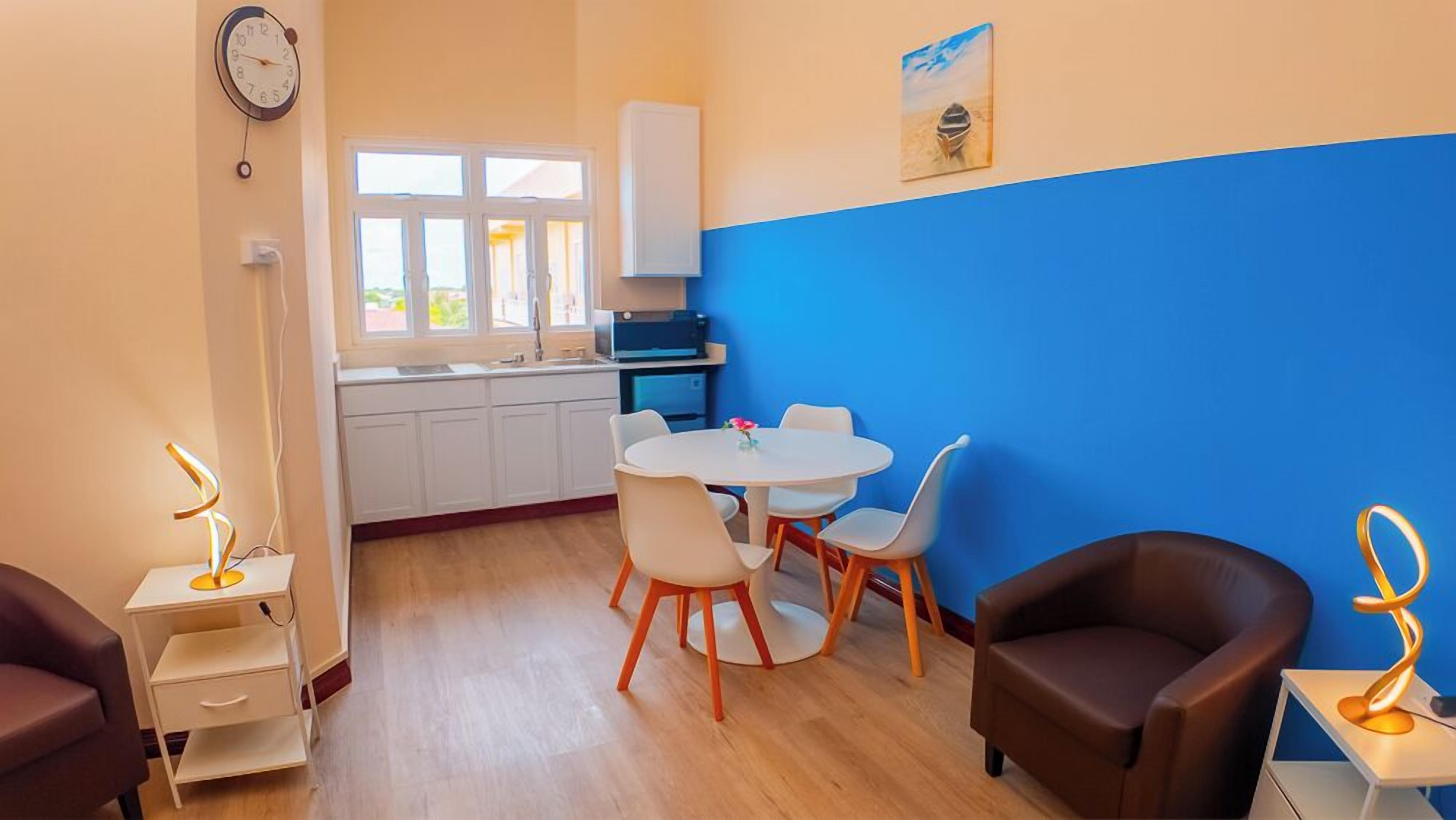 Deluxe Suite, Balcony, Ocean View | Living area | Printers