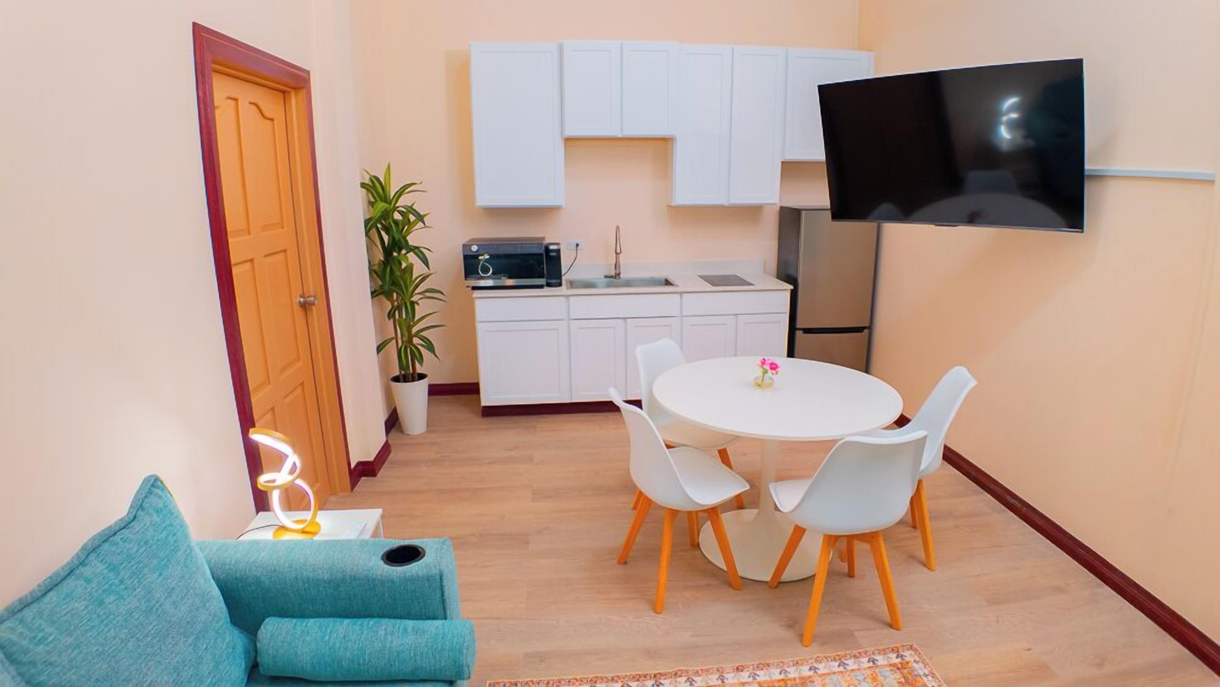 Luxury Suite, Balcony, Ocean View | Living area | Printers