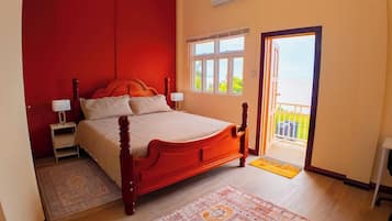 Bureau, espace de travail pour ordinateur portable, rideaux occultants