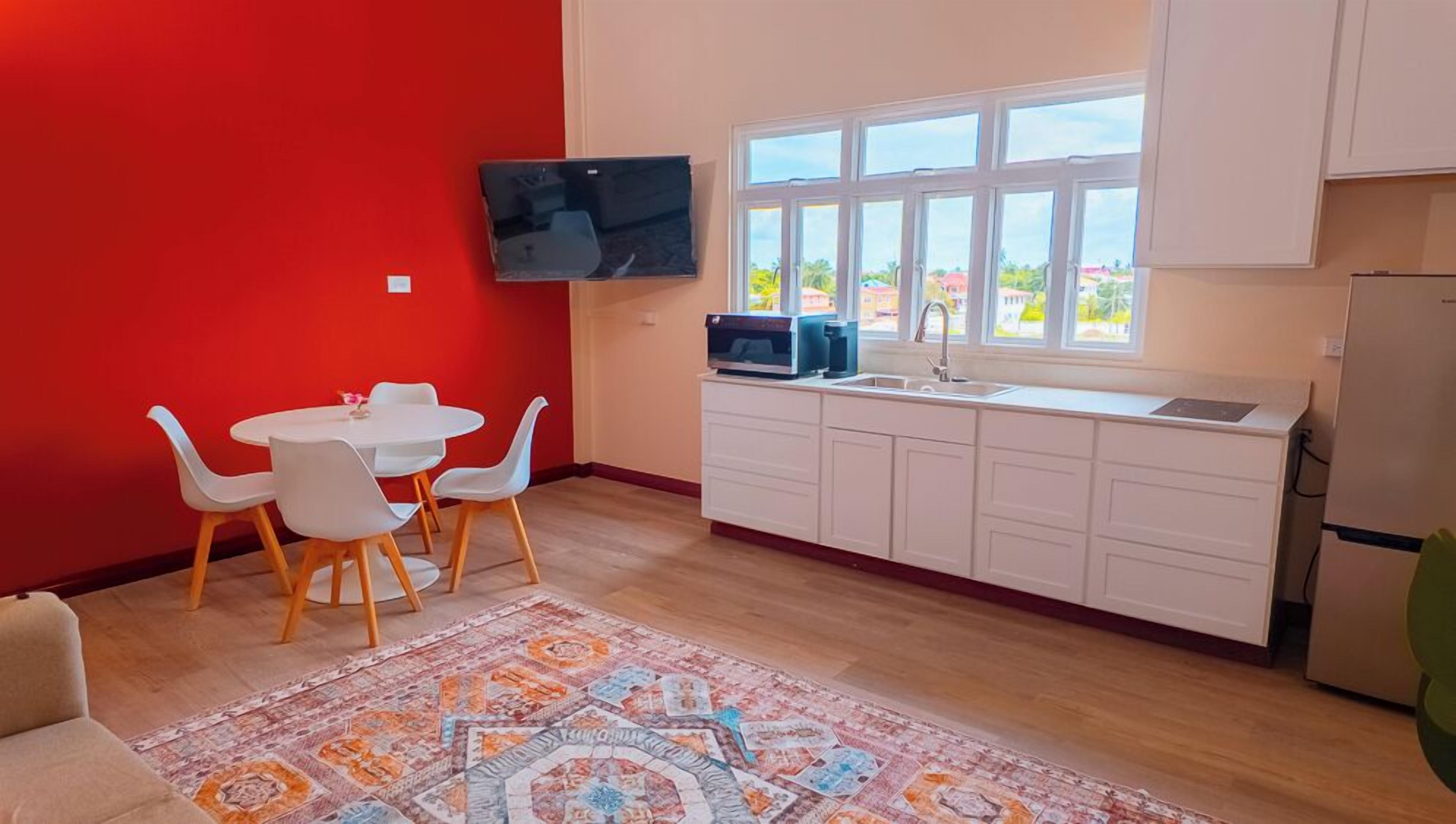 Executive Suite, Balcony, Ocean View | Private kitchen | Microwave, oven, cookware/dishes/utensils