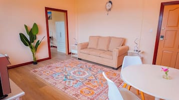 Executive Suite, Balcony, Ocean View | Living area