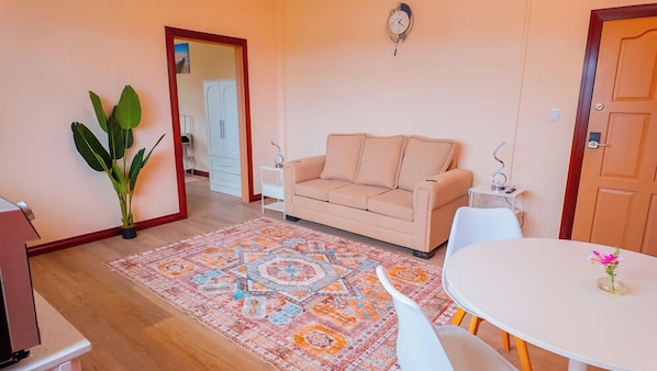 Executive Suite, Balcony, Ocean View | Living area | Printers