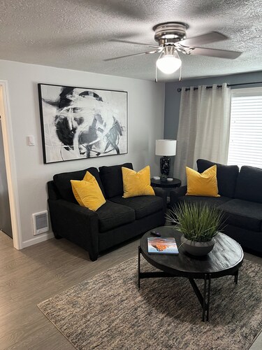 Business professionals haven near downtown Salem