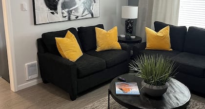 Business professionals haven near downtown Salem