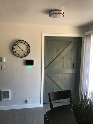 Interior - Business professionals haven near downtown Salem (Salem)
