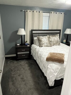 Iron/ironing board, WiFi, bed sheets