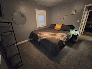 2 bedrooms, desk, iron/ironing board, free WiFi - Historic cozy home in Tooele (Tooele)