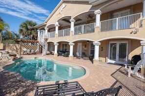 Pool - Spacious 5-bedroom pool house on Palm Coast canal, just minutes from the beach. (Palm Coast)