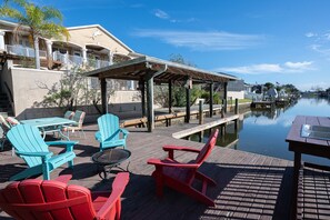 Outdoor dining - Spacious 5-bedroom pool house on Palm Coast canal, just minutes from the beach. (Palm Coast)
