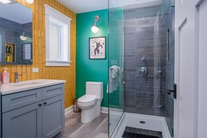 Hair dryer, towels - The Grand View on Pistakee Lake | Pool, Pier & Stunning Panoramic Lake Views (Fox Lake)