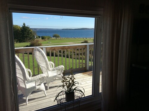 Stella's Cottage: Oceanview 3-bedroom cottage in charming Bayswater, Nova Scotia