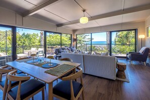 Comfort House, Sea View | In-room dining - Moana Beach House - Absolute Beachfront (Waiheke Island)