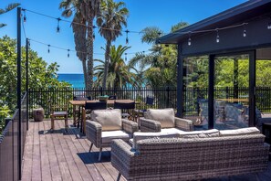 Outdoor dining - Moana Beach House - Absolute Beachfront (Waiheke Island)