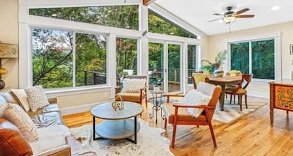 Dragonfly Cottage, Ventage 1905 updated Home in Downtown Asheville