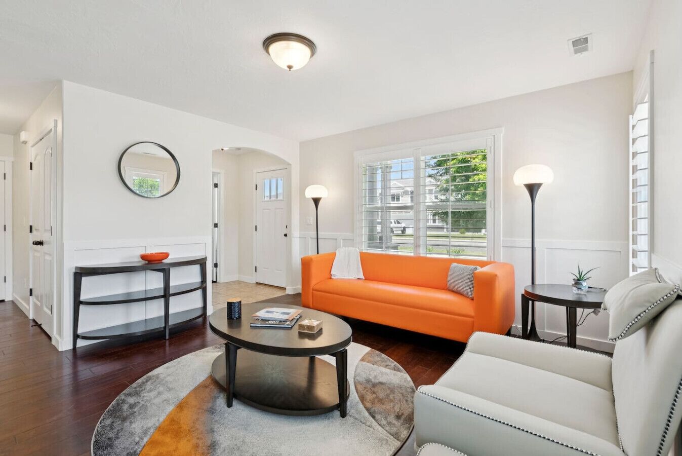 TV, bøker og kontorer