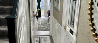 2 Bedroom House Near London City Airport, Excel, O2 & DLR with FREE Parking