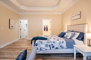 3 bedrooms, desk, iron/ironing board, travel cot - Gigi's Getaway: Early Bird Special! (Oak Island)