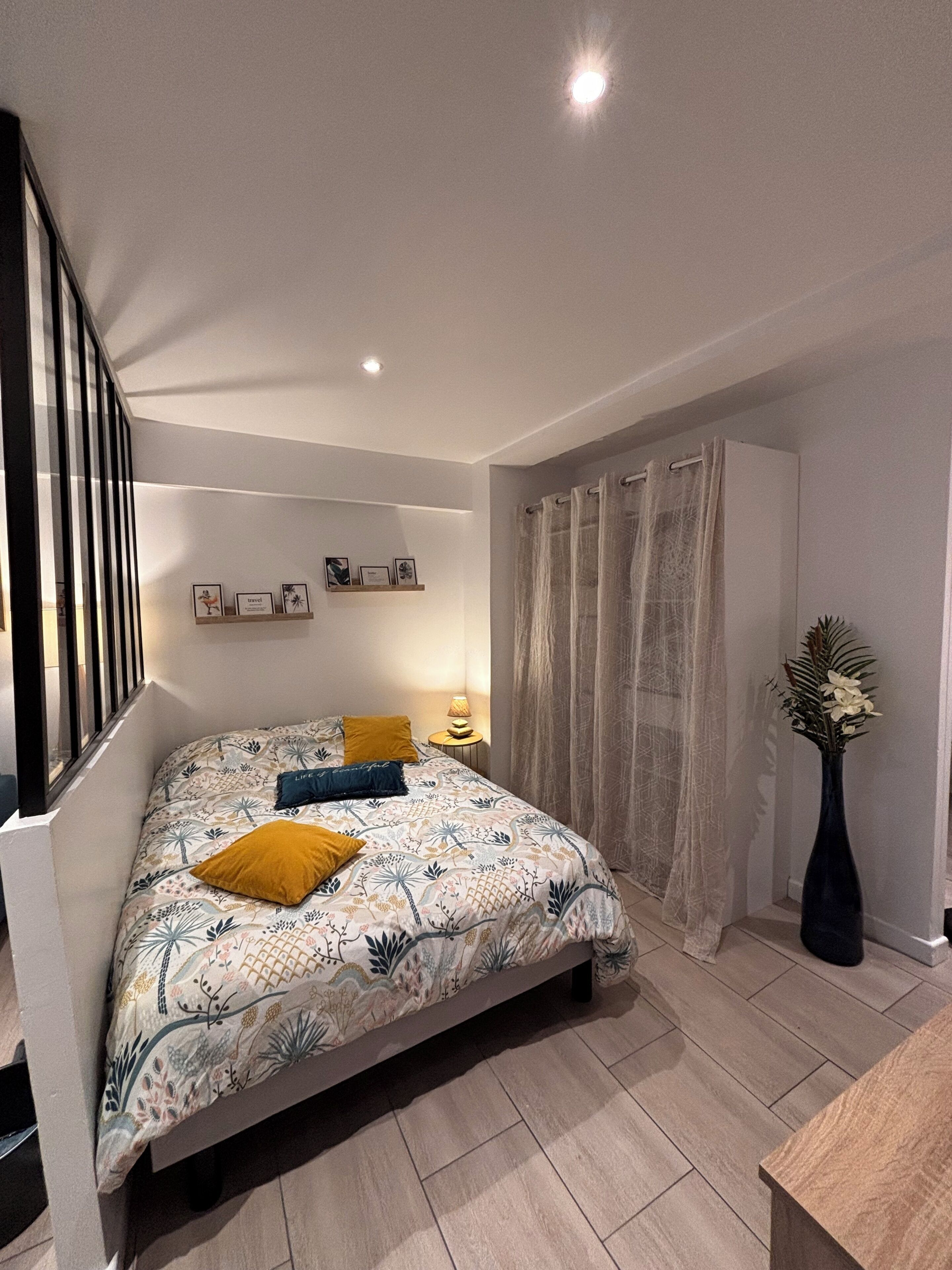 Iron/ironing board, free WiFi, bed sheets, wheelchair access