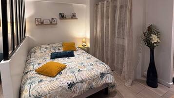 Iron/ironing board, free WiFi, bed sheets, wheelchair access