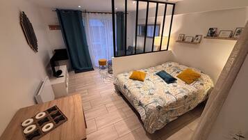 Fer et planche à repasser, Wi-Fi gratuit, draps fournis