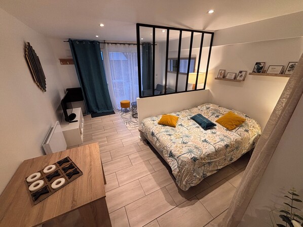 مكواة/لوح كي وواي فاي مجانًا وملاءات أسرّة