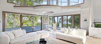 Spacious 4-bedroom house in marvellous Montauk with AC and gym, Oceanview.