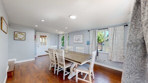 Dining - Family Home in Arvada with king beds and bunkbed (Arvada)