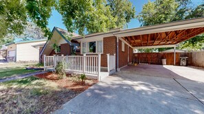 Terrace/patio - Family Home in Arvada with king beds and bunkbed (Arvada)