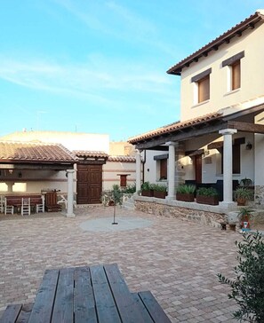 Terrace/patio - CASA RURAL TOLANCA. Near Toledo and Puy du Fou (Sonseca)