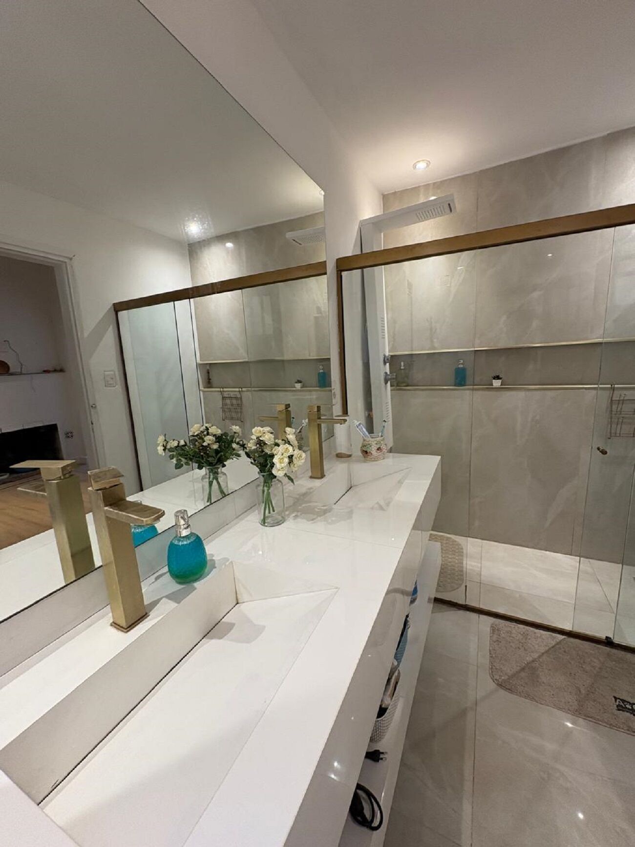 Een bubbelbad, milieuvriendelijke toiletartikelen, een haardroger