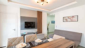 Basic Apartment | Dining