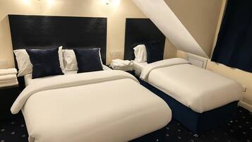 Family Room, City View | Desk, free WiFi