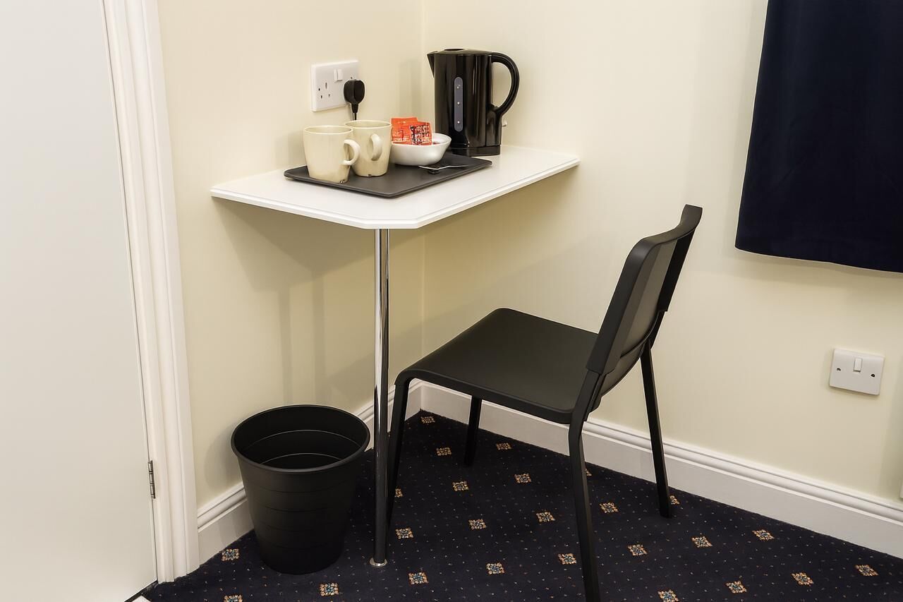 書桌、免費 Wi-Fi