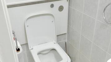 Shower, free toiletries, towels, soap