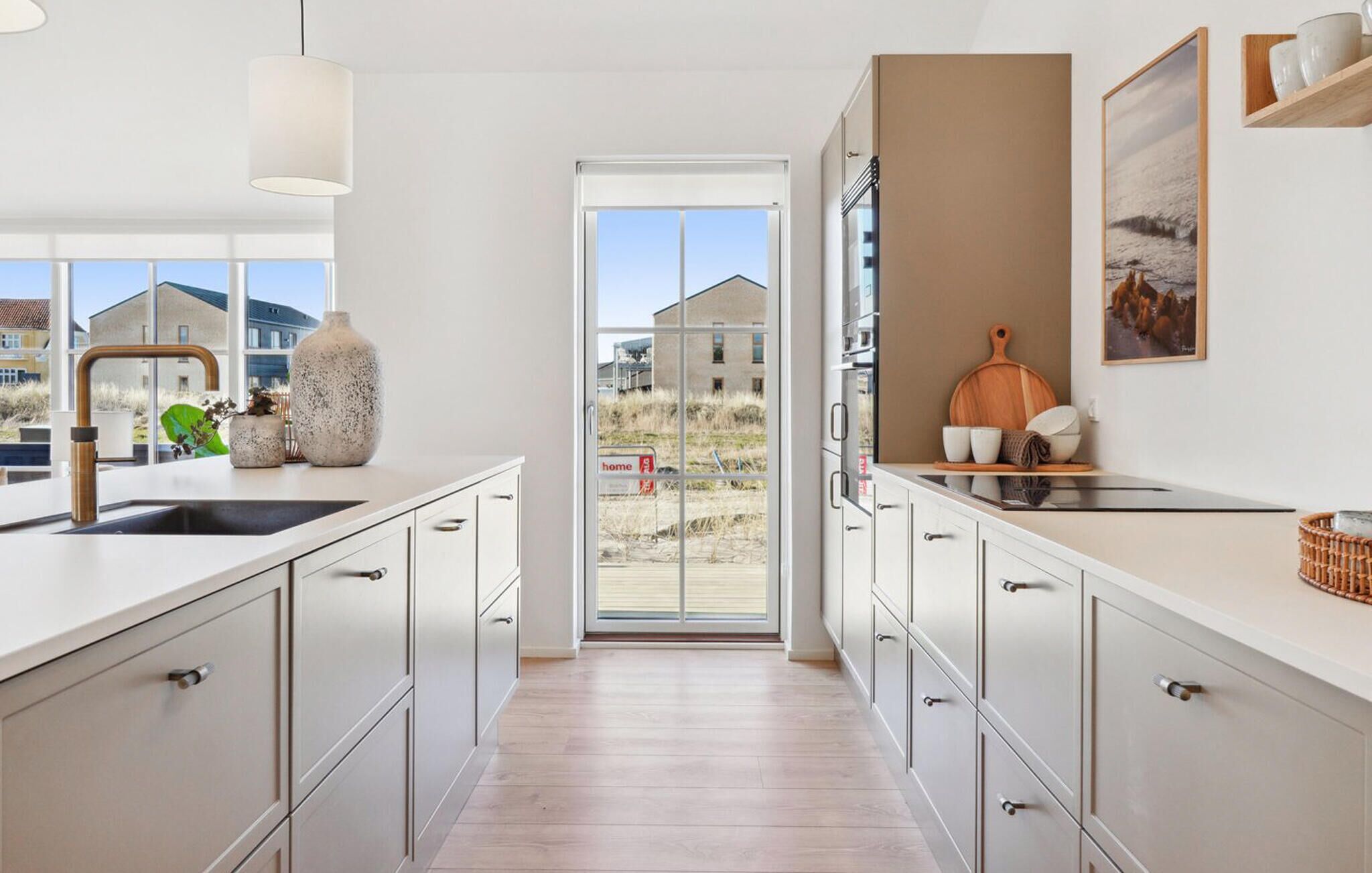 Kjøleskap, oppvaskmaskin og kaffetrakter/tekoker