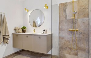 Shower - Cozy home in Løkken with WiFi (Løkken)